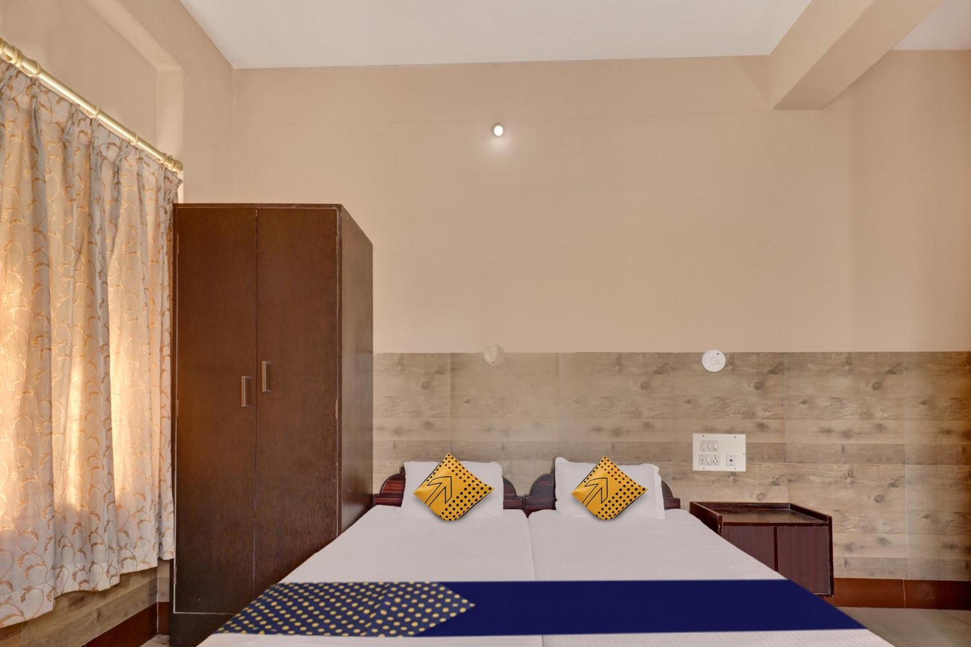 Hotel Spot On Ganga Yatri Nivas à Gundlupet Extérieur photo
