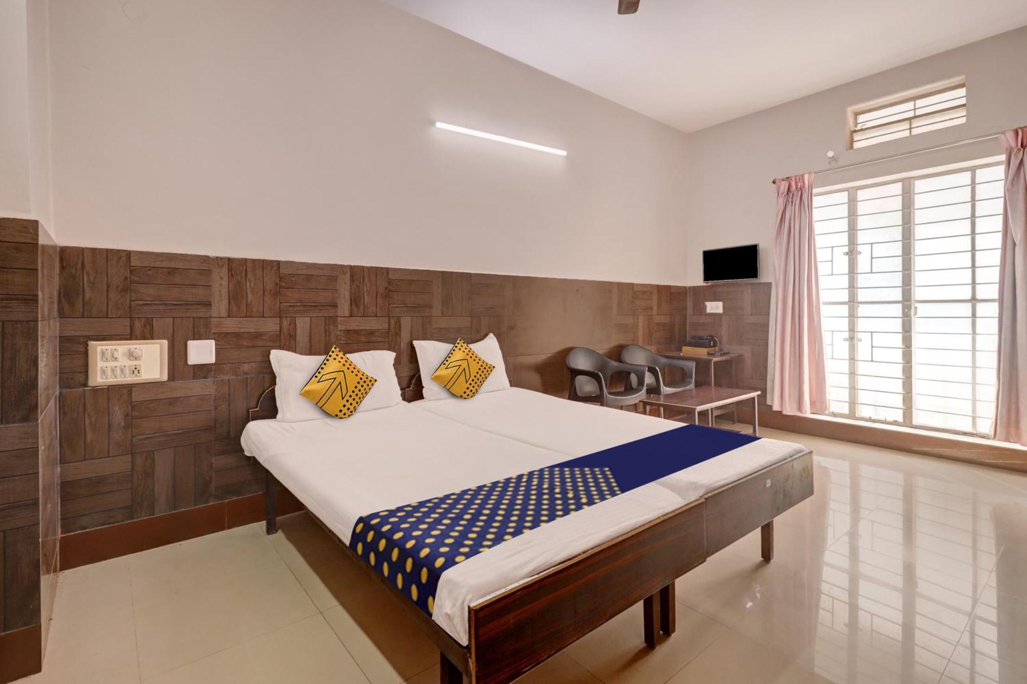 Hotel Spot On Ganga Yatri Nivas à Gundlupet Extérieur photo